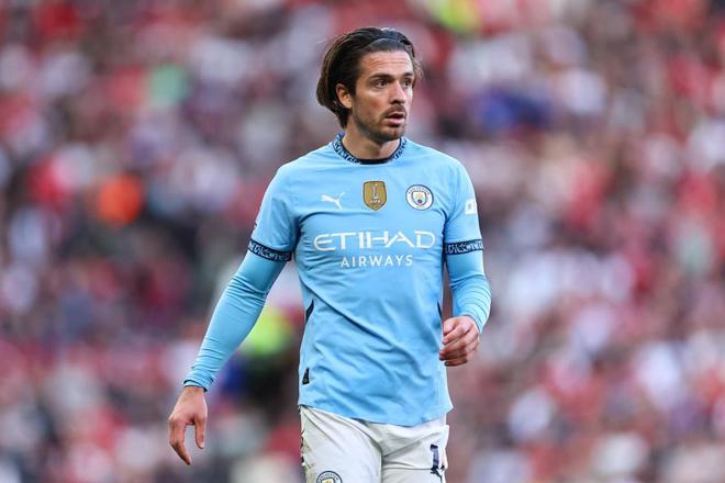 "突发新闻：曼联球场冲突：一名狂热球迷对格拉利什施暴被拘，曼联已实施终身禁赛令"