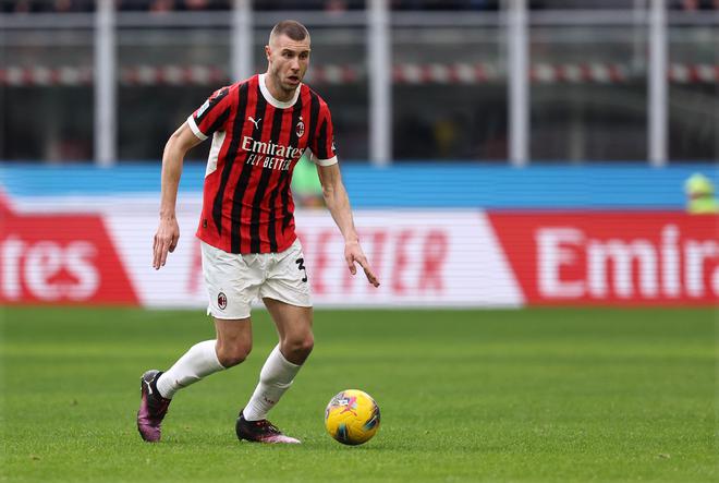 "帕夫洛维奇揭示转会动机：伊布的魅力与欧冠遗憾，米兰的新篇章由此开启"