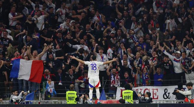 "年轻新星切尔基闪耀双线舞台：21岁法国人逆转曼联，法甲欧联助攻双料王的崛起记"