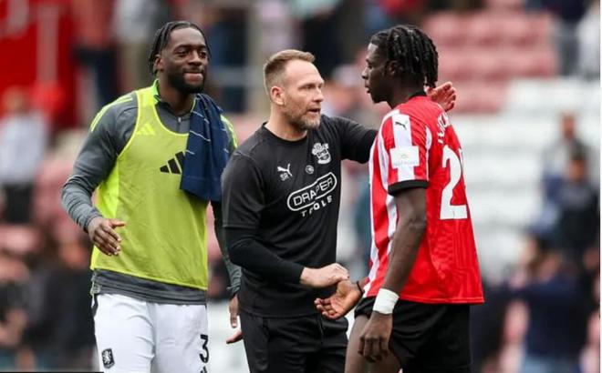 "南安普顿临危受命：新帅誓言振作，目标超越英超最低积分魔咒"