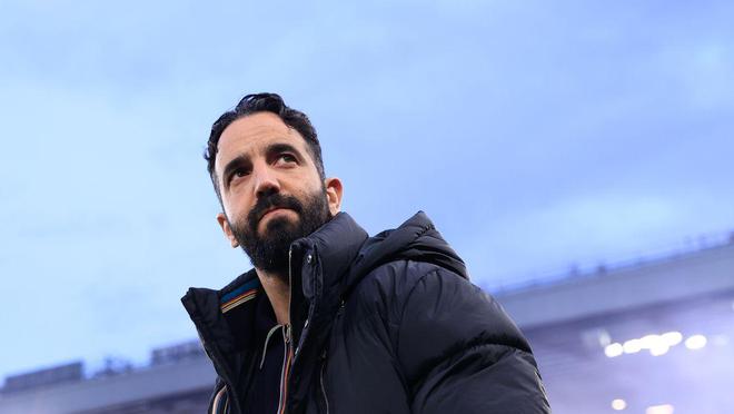 "逆转绝杀！阿莫林的神奇表演点亮曼联，赛后一课：保持清醒，迎接挑战"