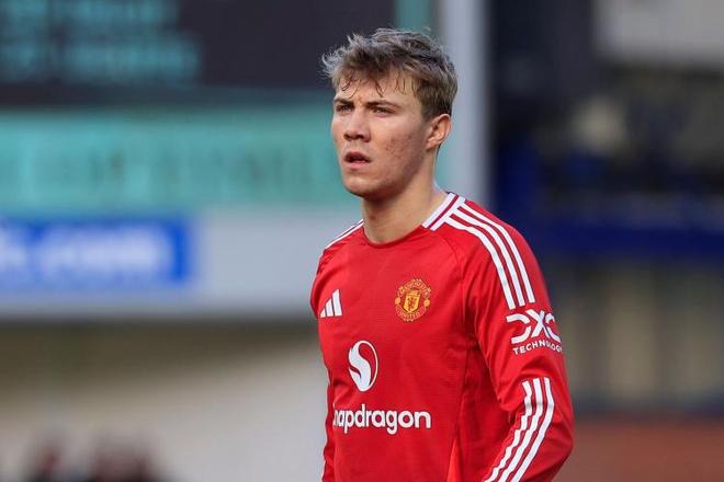 "曼联新星霍伊伦：44战仅8球，场均尴尬0.28，他的救赎之路在何方？"