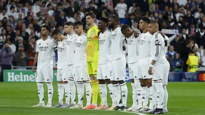 "皇马支持者调查：四成马卡球迷质疑俱乐部策略在欧冠赛场失利的背后影响"