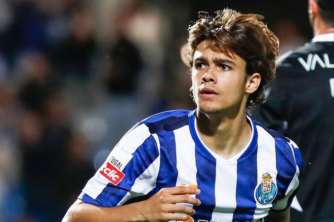 "17岁新星闪耀！葡萄牙妖童欧冠两连捷，2-1力克双冠王，单赛季贡献达11粒精彩进球"