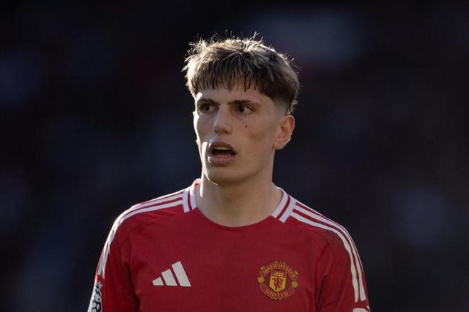 "挑战记录：加纳乔以创纪录的29.3%过人成功率，成为英超60+尝试过人球员中的过人低效率之王"