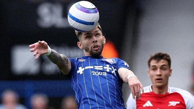 "英超新秀与巨头之间的惊鸿一瞥：三支降级队的50分挣扎揭示了晋升与顶级联赛的差距实录"