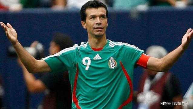 "身高不及人，头球却独步：布冯世界杯尴尬，矮中锋联合会杯罚球失准奇观"