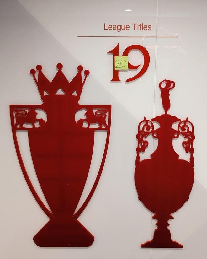 "利物浦的冠军传奇再添新章：'20'见证历史，冠军墙迎来荣耀升级"