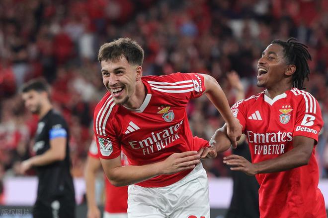 "不老传奇！37岁曼城功臣闪耀，两冠王欧战再创辉煌，强势引领葡超新纪元"