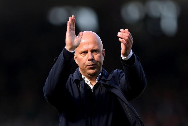 "利物浦传奇复兴：英超封王，欧冠晋级十六强，联赛杯银牌的荣耀之旅"