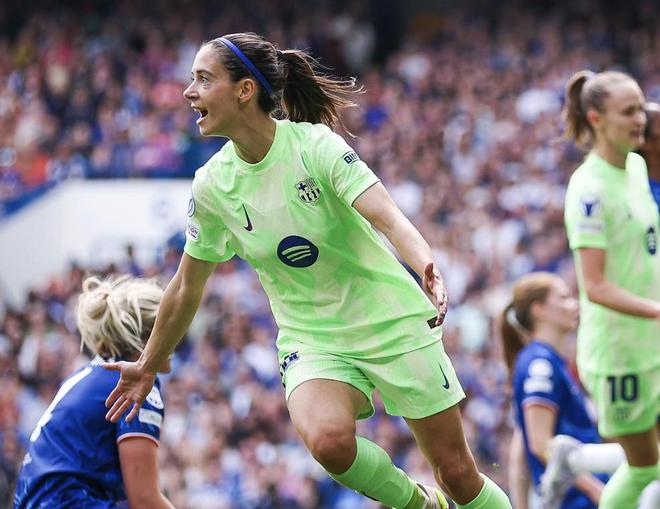 "辉煌壮举！巴萨女足球队8:2大胜切尔西，强势锁定欧冠五连冠之旅"