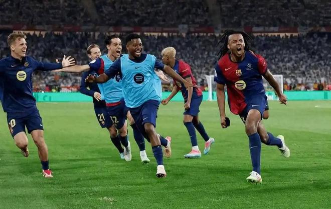 "辉煌并肩：巴塞罗那俱乐部的全领域三冠王征途——足球、女子足及青训的新纪元里程碑"