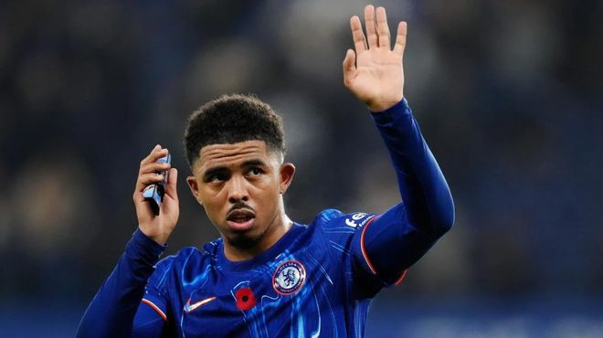 "切尔西陷入转会困境：与法甲新星法纳决裂？马赛伺机介入的法甲争夺战"