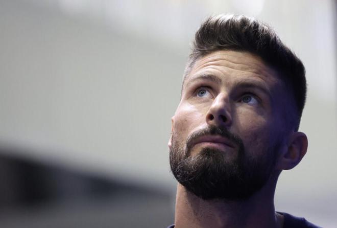 "双重忠诚：身为法国人，吉鲁在阿森纳与巴黎对决中的选择：我是谁？我是枪手，也是祖国的挚爱"