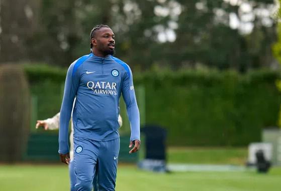 "巴塞罗那挑战在即：小图拉姆缺席下，弗拉泰西与劳塔罗的意外联袂成焦点"