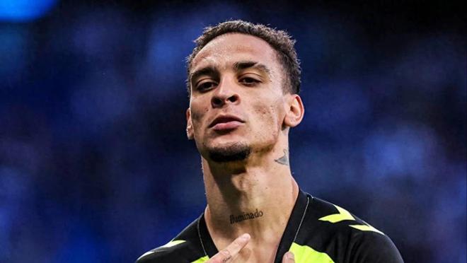 "奇迹时刻降临：安东尼压哨神兵救主，皇家贝蒂斯史诗逆转夺胜，再燃欧冠逐梦烽火"