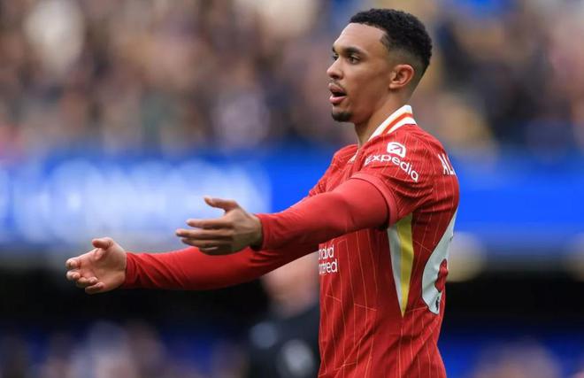 "佩蒂特观察：皇马拥趸对姆巴佩与维尼修斯的反应，寄语阿诺德：逆境中的支持者力量"