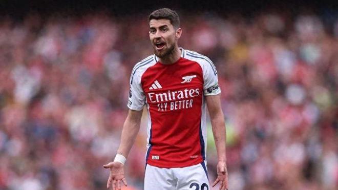 "昔日欧洲霸主潇洒转身：阿森纳锁定又一转会新星，告别历史篇章"