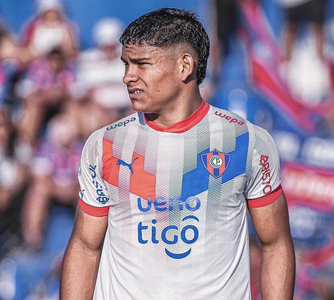 "曼联新星征途落定：巴拉圭瑰宝迭戈-莱昂六月第二周强势加盟"