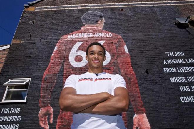 "利物浦官方表态：阿诺德的辉煌印记——永不磨灭的壁画将屹立不倒"