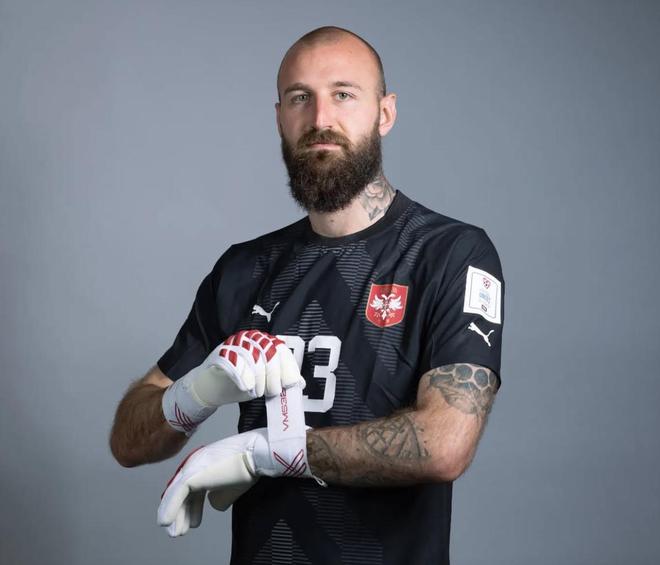 " 曼联瞄准新防线：罗马诺曝料，与都灵门神米林科维奇接洽进入实质性阶段"