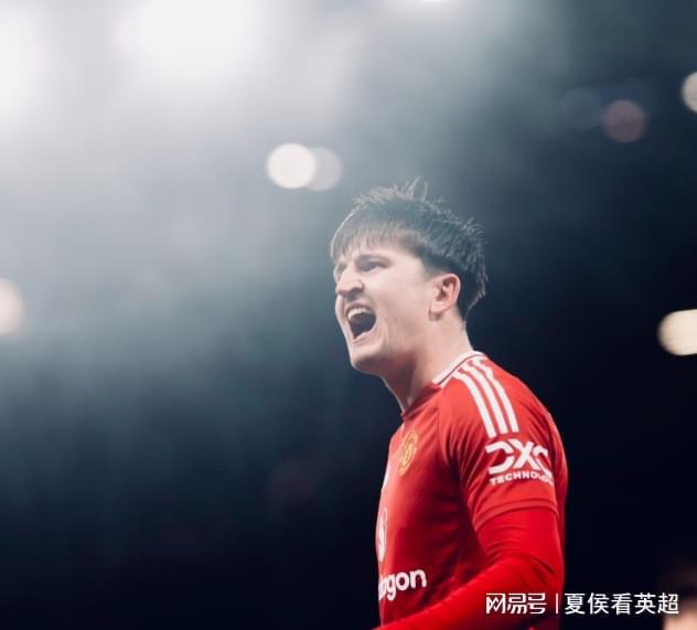 "滕哈格时代调整：昔日弃将阿莫林凤凰涅槃，马奎尔32岁依旧稳健，曼联阵型革新背后的沉思"