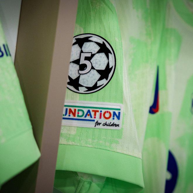 "巴塞罗那战队点燃决战火焰：以5冠荣耀为背景，向第六度欧冠王座进发——官方前瞻热血誓言"