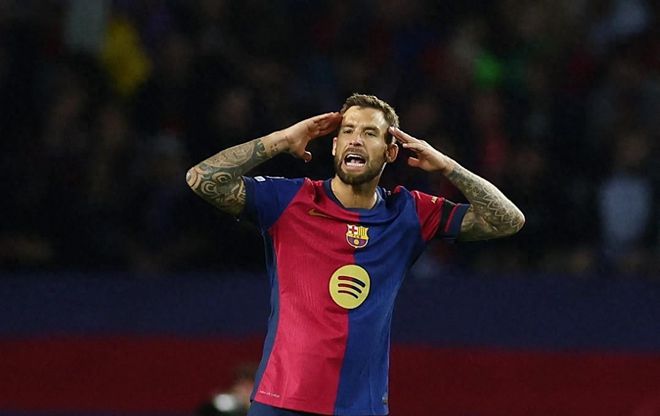 "欧冠巅峰对决：破解邓弗里斯之谜，巴塞罗那的战术革新挑战"