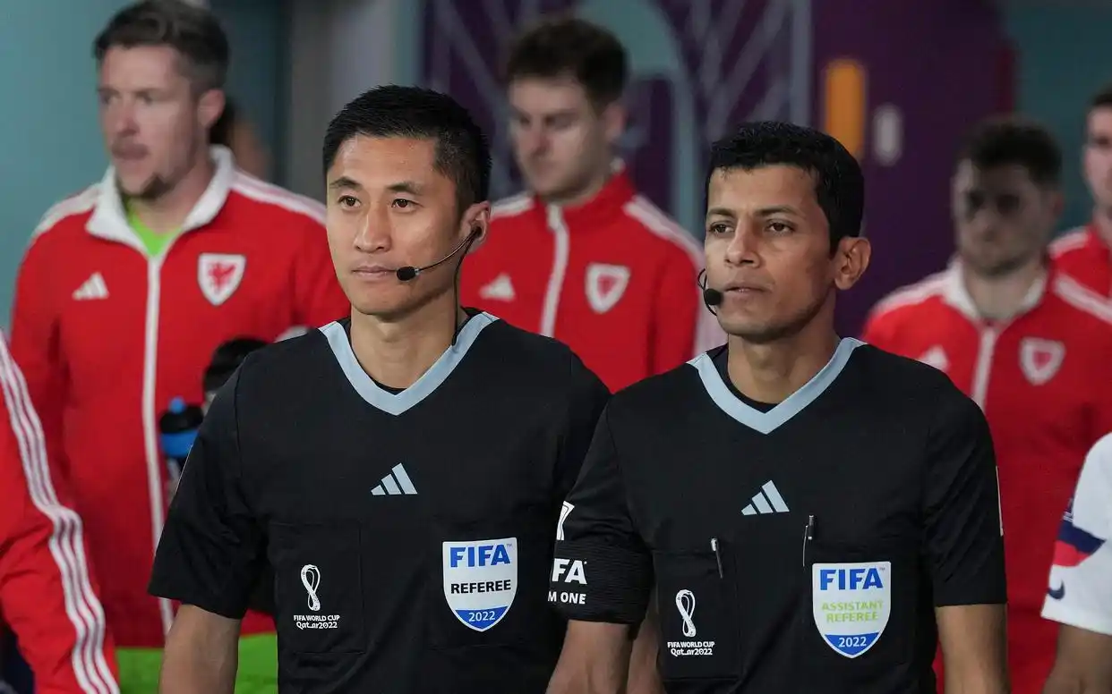 马宁世界杯第四官员_中国裁判世界杯执法_世界杯裁判马