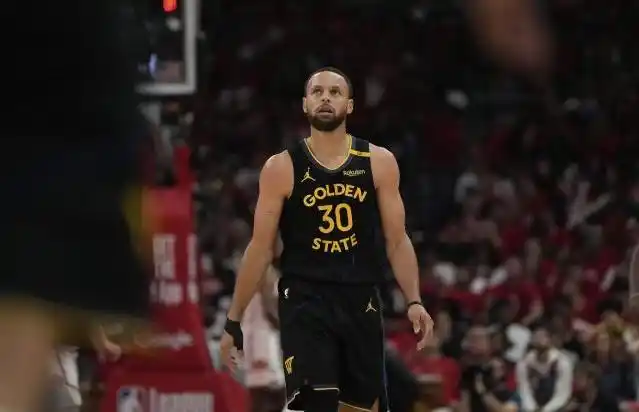 nba库里伤情_库里带伤打比赛_库里左腿筋拉伤