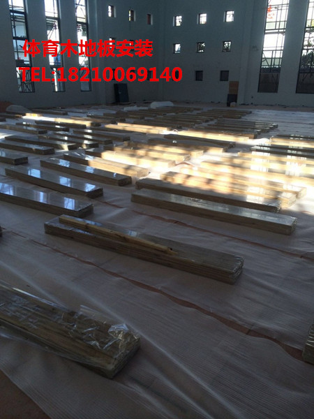 篮球馆悬浮式运动木地板_cba球馆地板_室内运动地板防滑减震特性