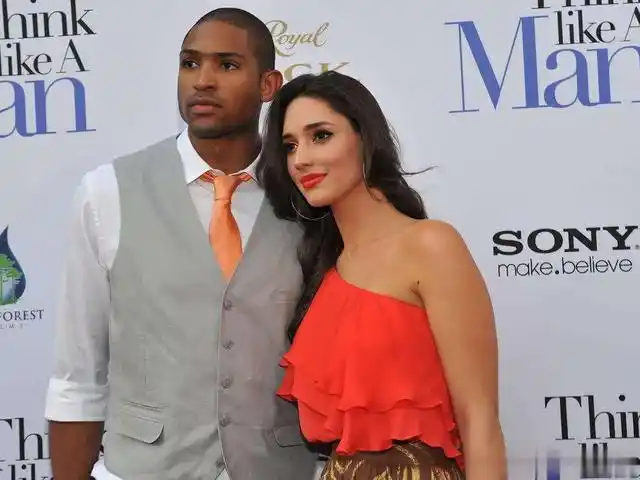 黑人地位提升与肤色选择_nba黑人球星娶白人_NBA黑人球员为什么找白人女友