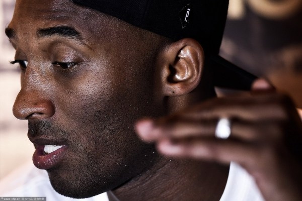 科比看球爆粗口事件_科比世界杯观赛经历_科比看世界杯