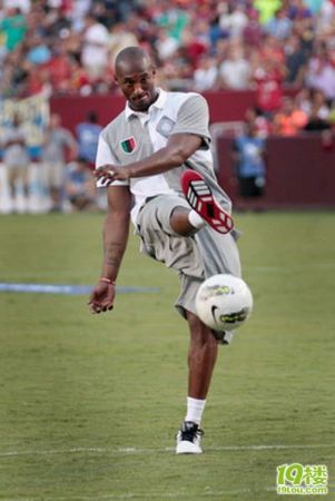 科比看世界杯_科比世界杯观赛经历_科比看球爆粗口事件