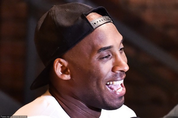 科比世界杯观赛_科比看世界杯_科比足球技术