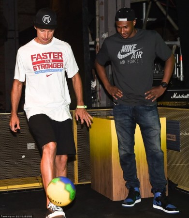 科比看世界杯_科比足球技术_科比世界杯观赛