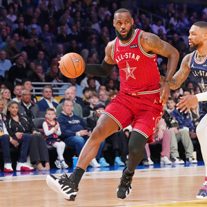 NBA全明星球衣历史演变_红蓝大战球衣设计变迁_nba球衣配色