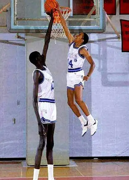 nba球星的身体_联盟顶级球员身体素质训练_篮球球星特殊身体素质