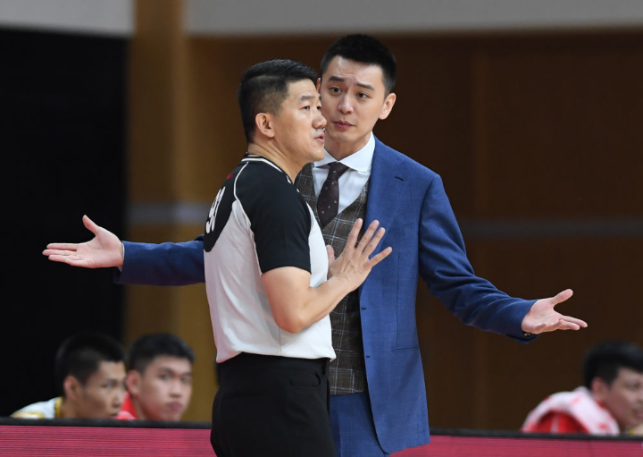 cba裁判员名单_CBA裁判员选拔标准_CBA专职裁判制度