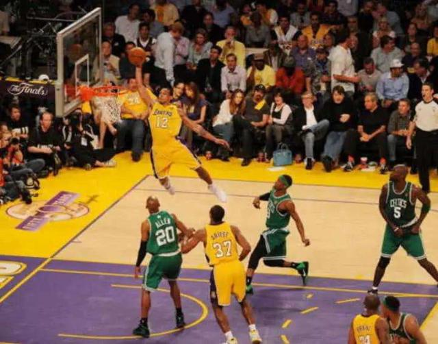 NBA历史最经典扣篮_nba扣篮扣飞_NBA最具暴力美学扣篮瞬间