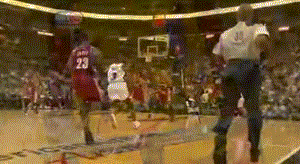 NBA历史最经典扣篮_NBA最具暴力美学扣篮瞬间_nba扣篮扣飞