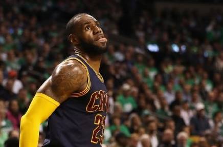 今日nba总决赛_NBA总决赛 勇士骑士对决 詹姆斯杜兰特对决