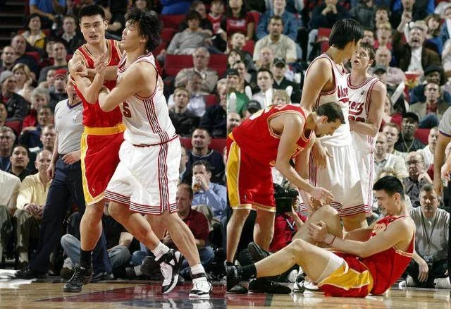 河升镇NBA生涯_河升镇与姚明NBA对决_姚明河升镇nba