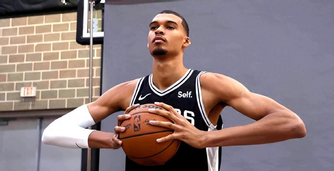 NBA球员2022-23赛季排名榜_nba2017球星排名_球员最新排名数据